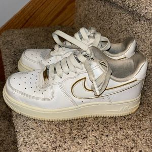 Nike Air Force 1 '07 ESS Essential Metallic Gold 2019